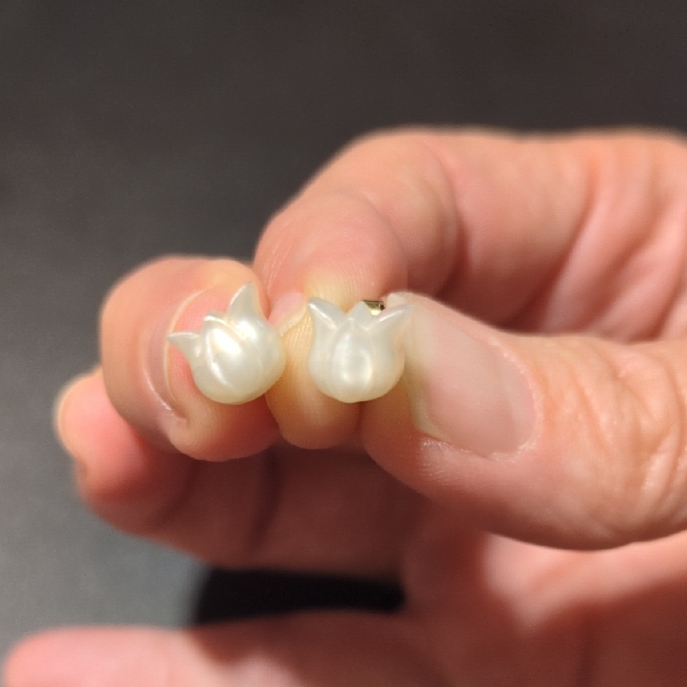 Avon Cream Tulip Earrings
